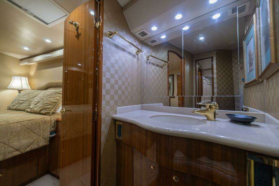2006 Viking 56 "Scandaloso"