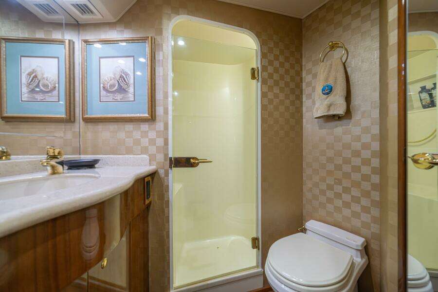 2006 Viking 56 "Scandaloso"