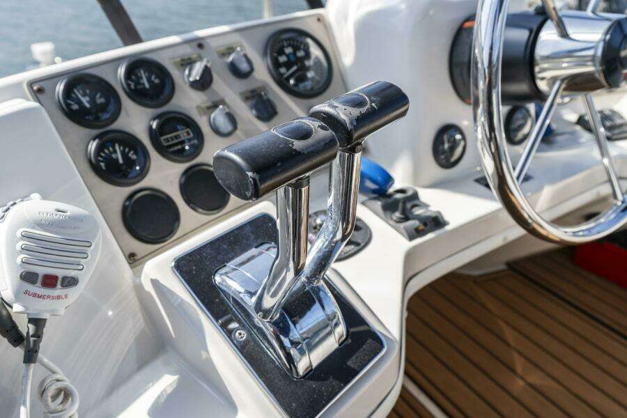 2000 Carver 326 Aft Cabin Motor Yacht