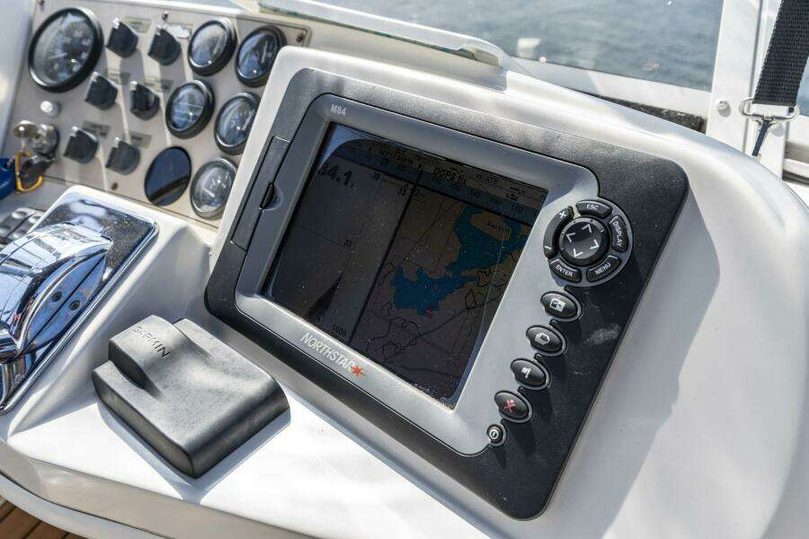 2000 Carver 326 Aft Cabin Motor Yacht