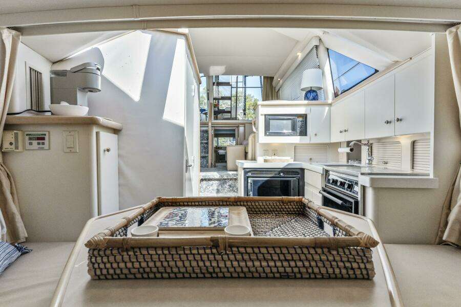 2000 Carver 326 Aft Cabin Motor Yacht
