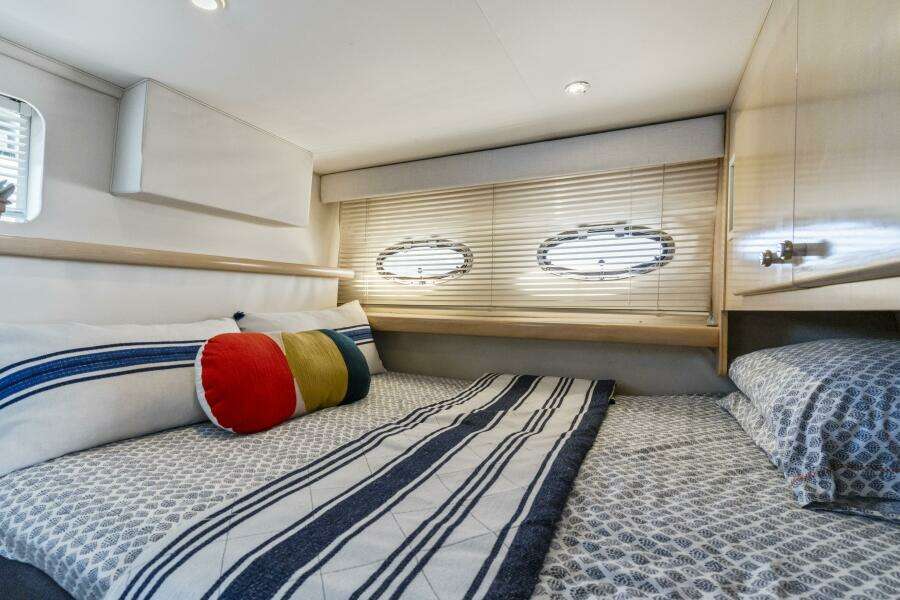 2000 Carver 326 Aft Cabin Motor Yacht