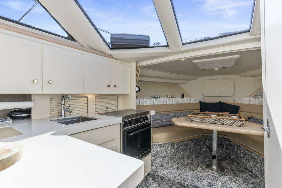 2000 Carver 326 Aft Cabin Motor Yacht