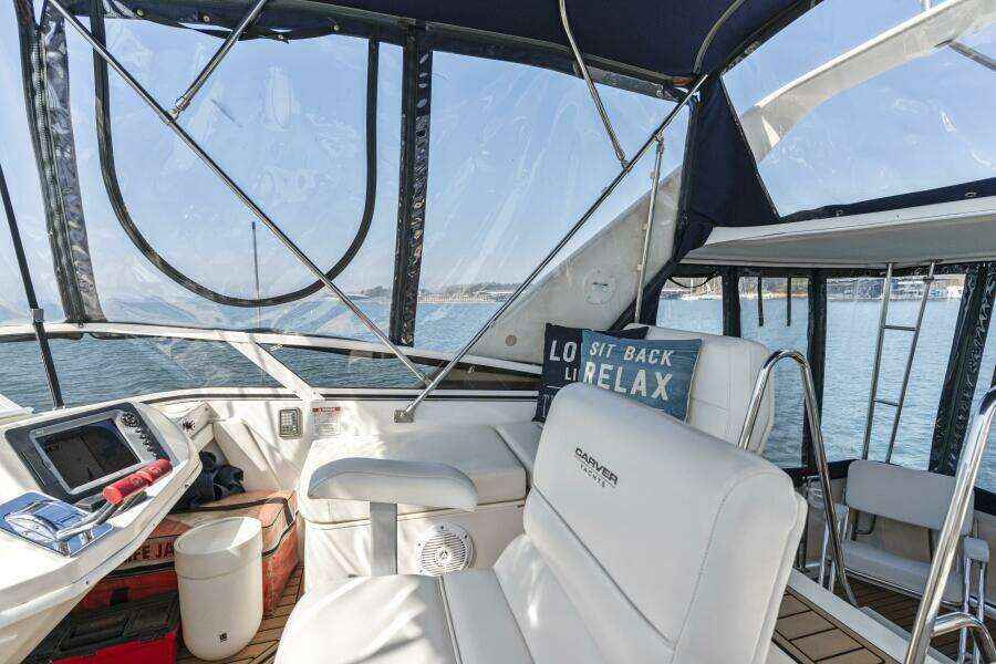 2000 Carver 326 Aft Cabin Motor Yacht