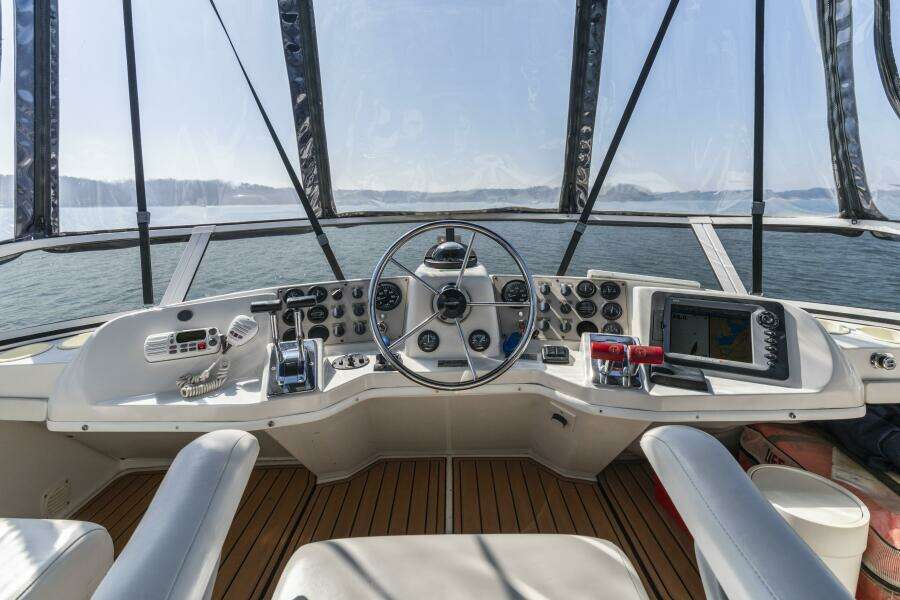 2000 Carver 326 Aft Cabin Motor Yacht