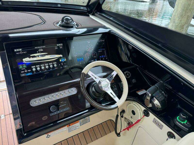 2022 Chris-Craft Calypso 35