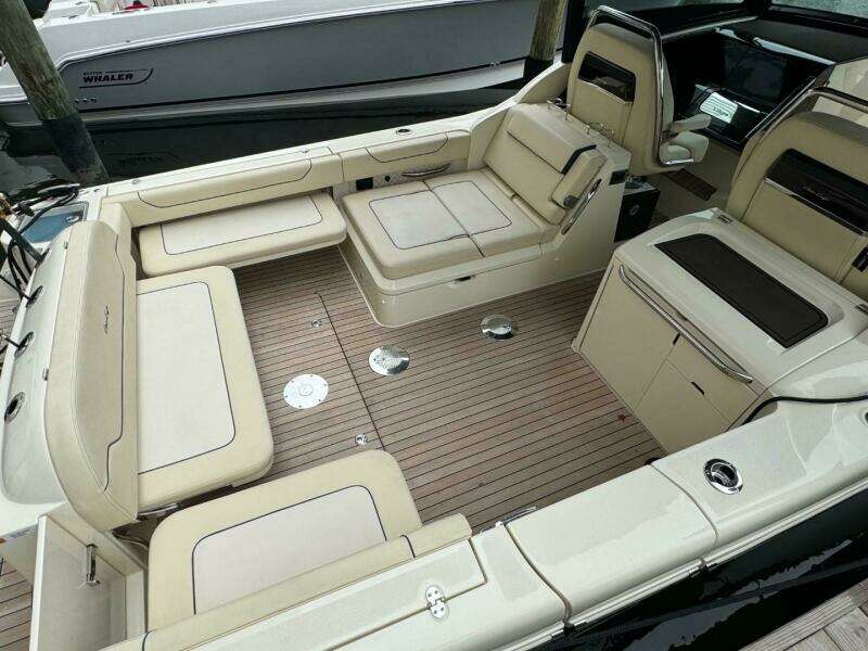 2022 Chris-Craft Calypso 35