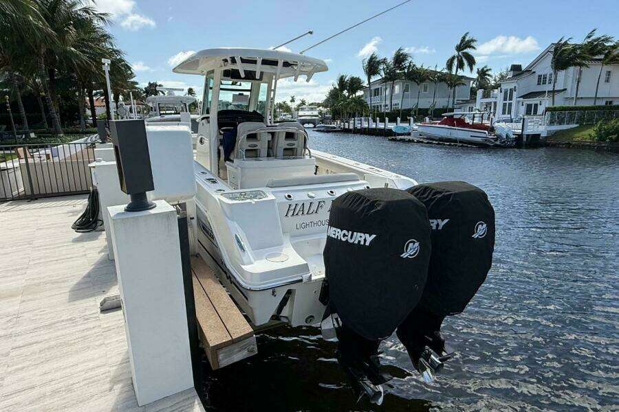 2018 Boston Whaler 250 Outrage