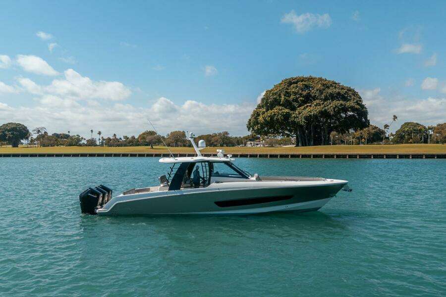 2023 Boston Whaler 420 Outrage