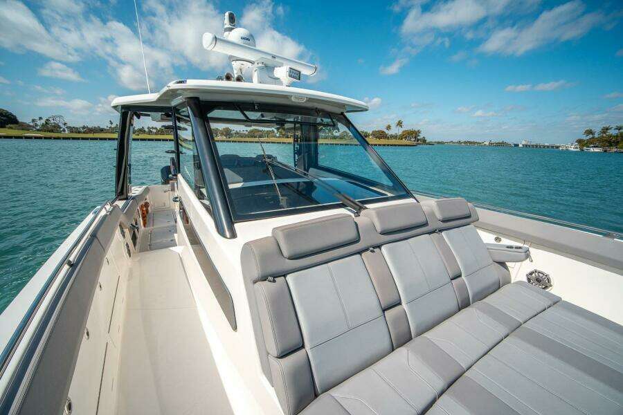 2023 Boston Whaler 420 Outrage