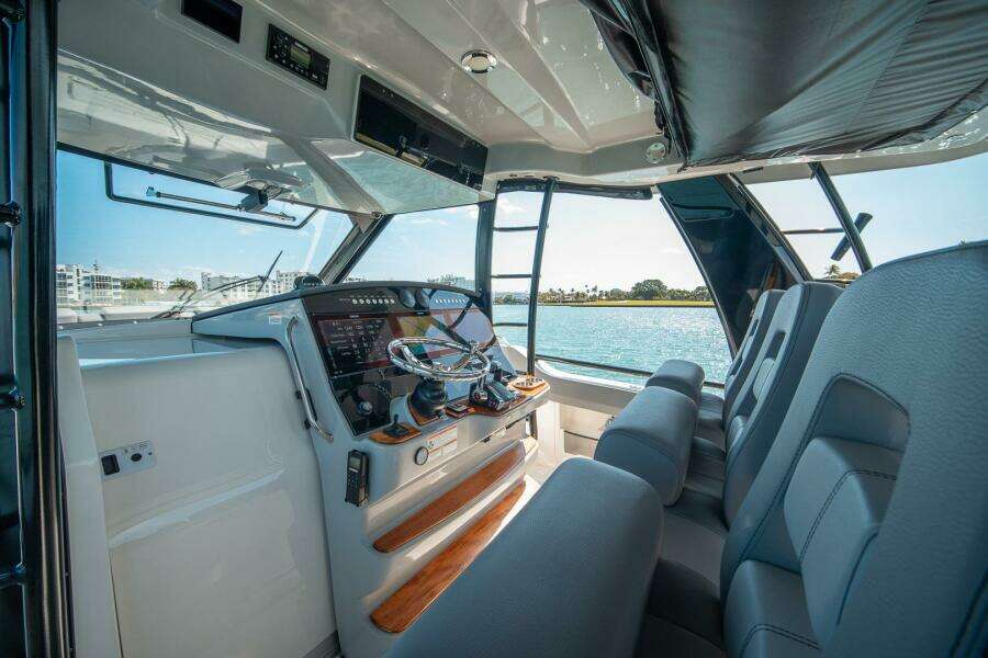 2023 Boston Whaler 420 Outrage