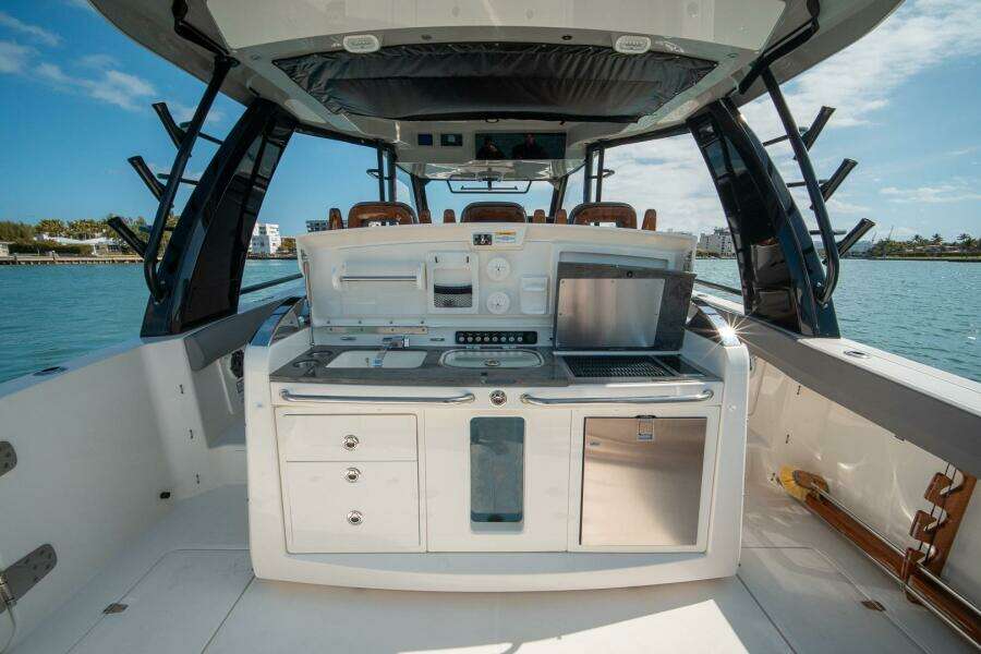 2023 Boston Whaler 420 Outrage