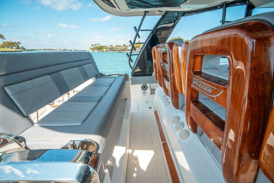2023 Boston Whaler 420 Outrage