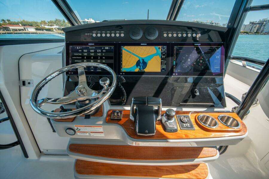 2023 Boston Whaler 420 Outrage