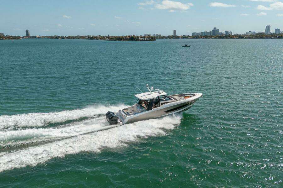 2023 Boston Whaler 420 Outrage