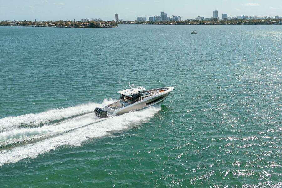 2023 Boston Whaler 420 Outrage