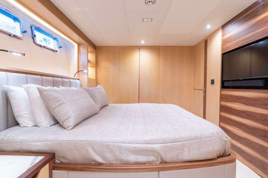 Horizon FD80 SHERI LYNN - Guest Stateroom Queen