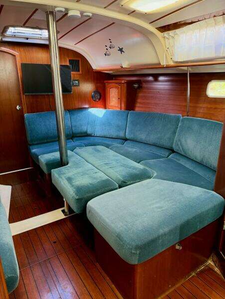 35' Beneteau salon starboard berth conversion1