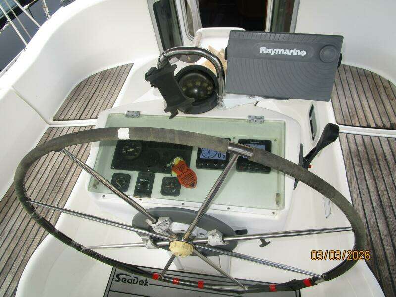 35' Beneteau cockpit helm