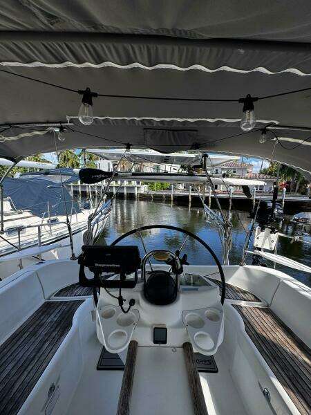 35' Beneteau cockpit aft