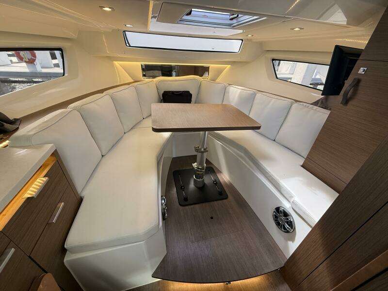 2022 Jeanneau 10.5 Leader WA