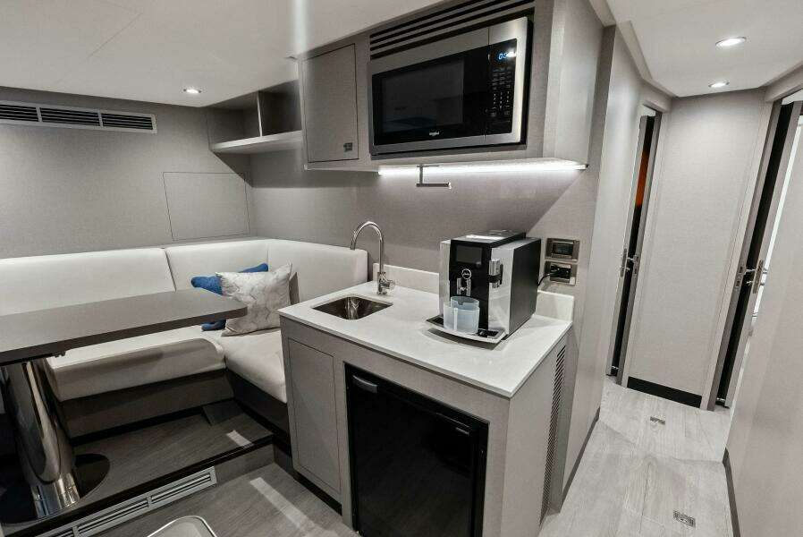 2024 Ocean Alexander 35 Revolution