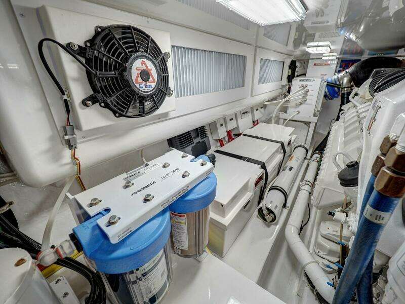 2017 Viking 52 Convertible 