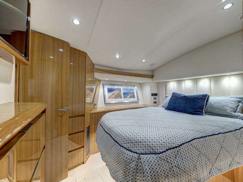 2017 Viking 52 Convertible 