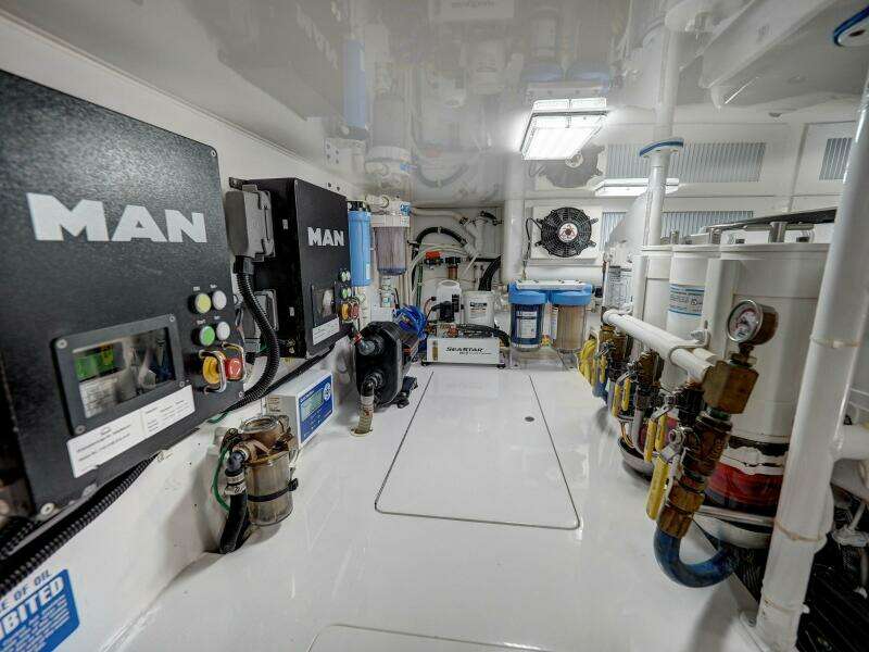 2017 Viking 52 Convertible 