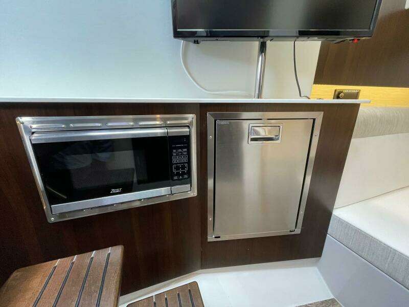 Cruisers Yachts 38 GLS -