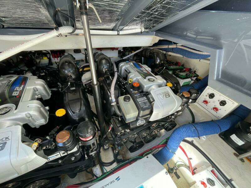 Cruisers Yachts 38 GLS -