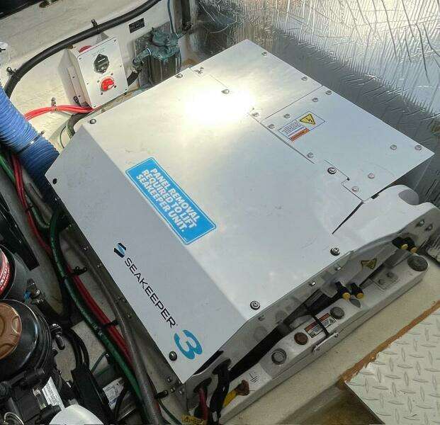 Cruisers Yachts 38 GLS -