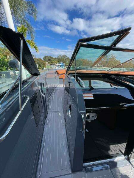 Cruisers Yachts 38 GLS -