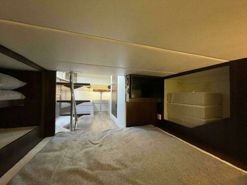 Cruisers Yachts 38 GLS -