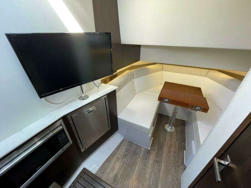 Cruisers Yachts 38 GLS -