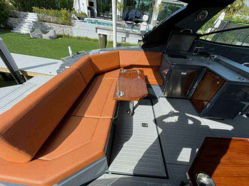 Cruisers Yachts 38 GLS -