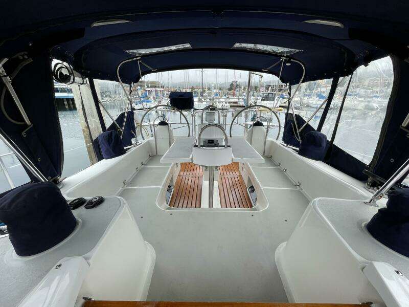 2005 Catalina 470