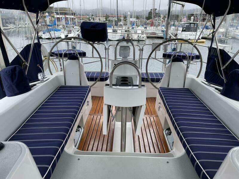 2005 Catalina 470
