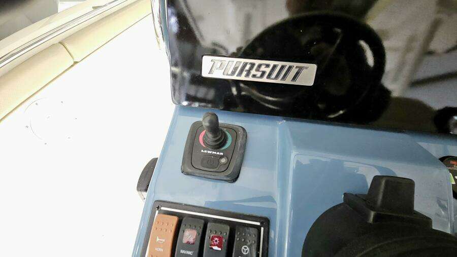 2018 Pursuit 328 Sport