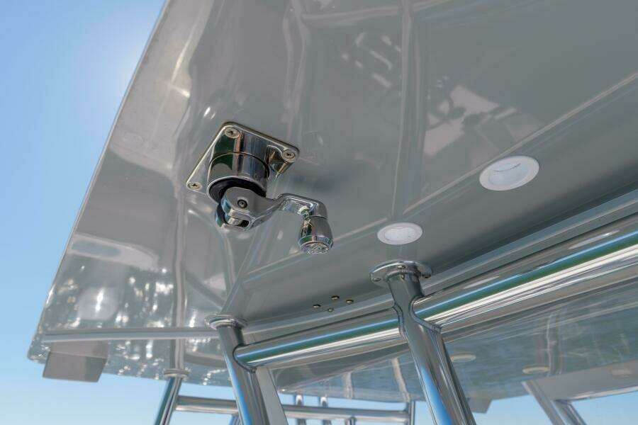 SeaHunter 38 Reel Escape- T-Top