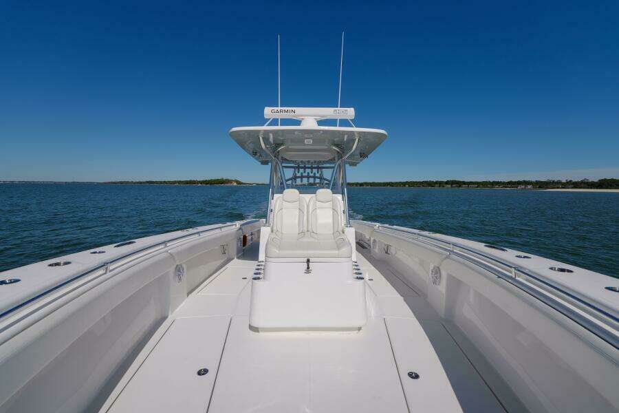 SeaHunter 38 Reel Escape- Forward Seating