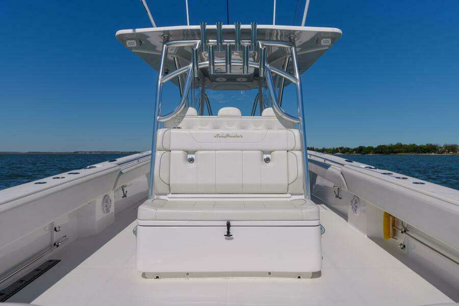 SeaHunter 38 Reel Escape- Forward Seating