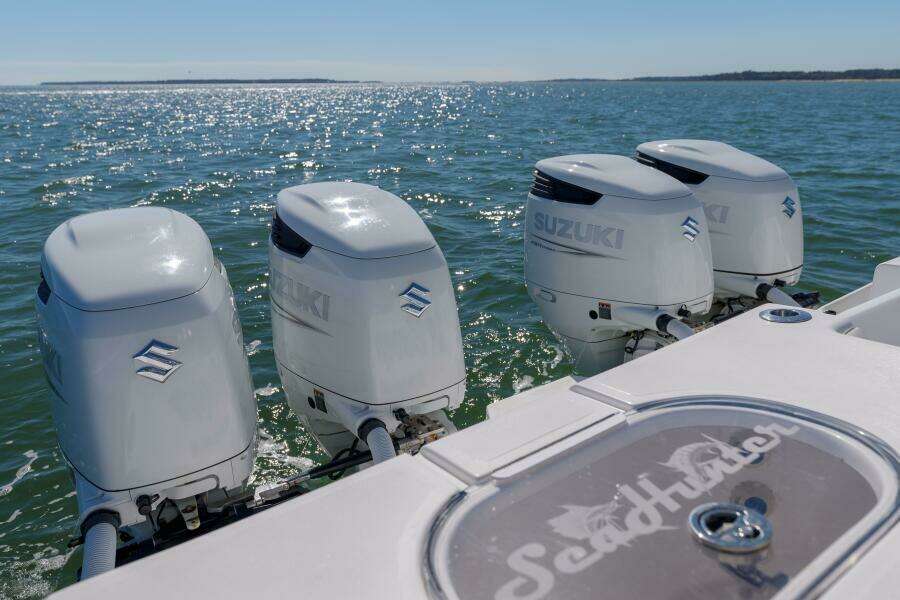 SeaHunter 38 Reel Escape- Engines & Livewell