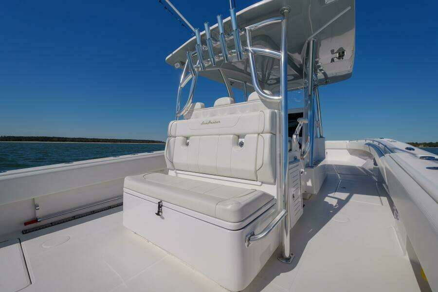 SeaHunter 38 Reel Escape- Cockpit Seating
