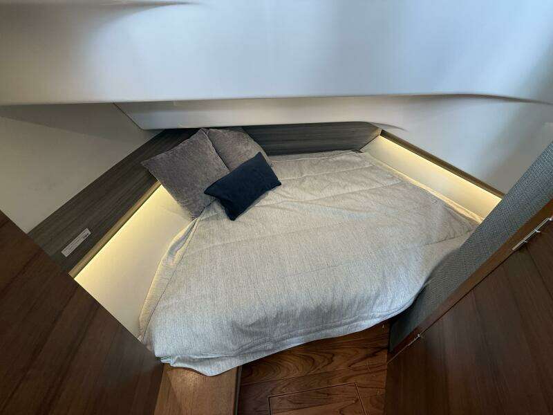 2021 Tiara Sport 34 LS