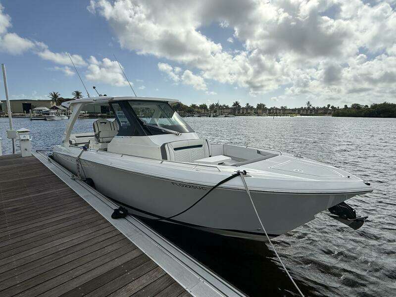 2021 Tiara Sport 34 LS