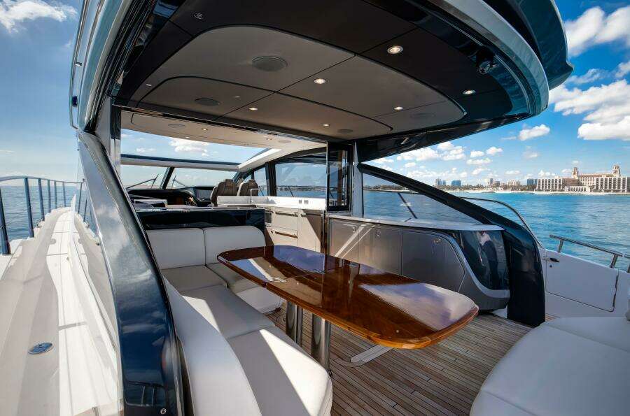 Princess V55 - Mermoo Too - Cockpit