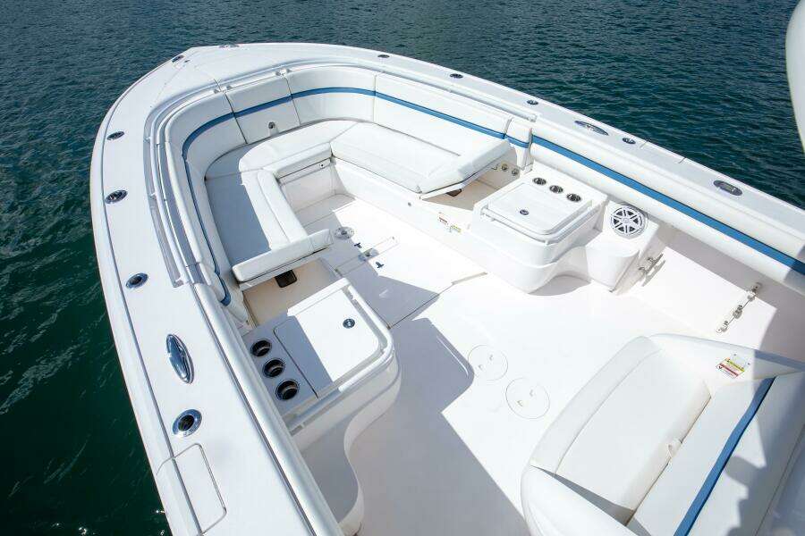 Intrepid 375 - Bow Seating