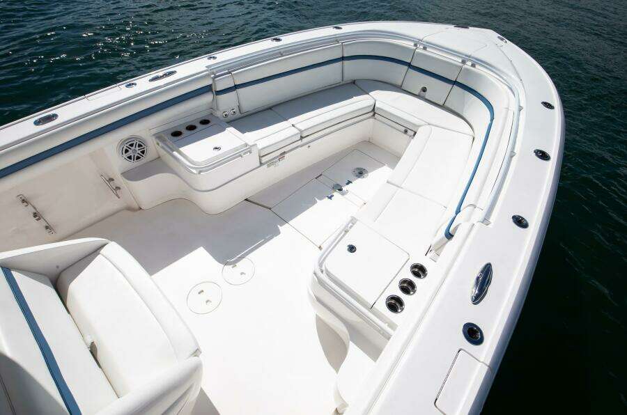 Intrepid 375 - Bow Seating