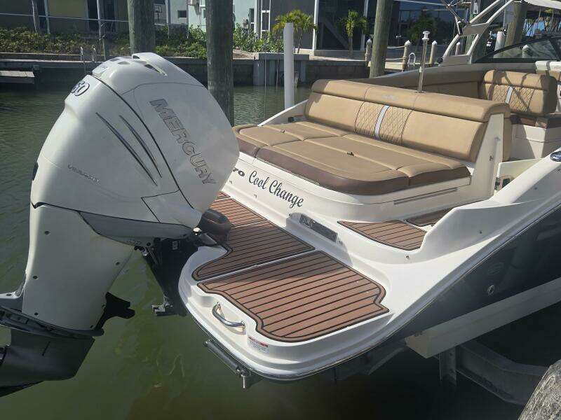 2016 Sea Ray 270 Sundeck Outboard